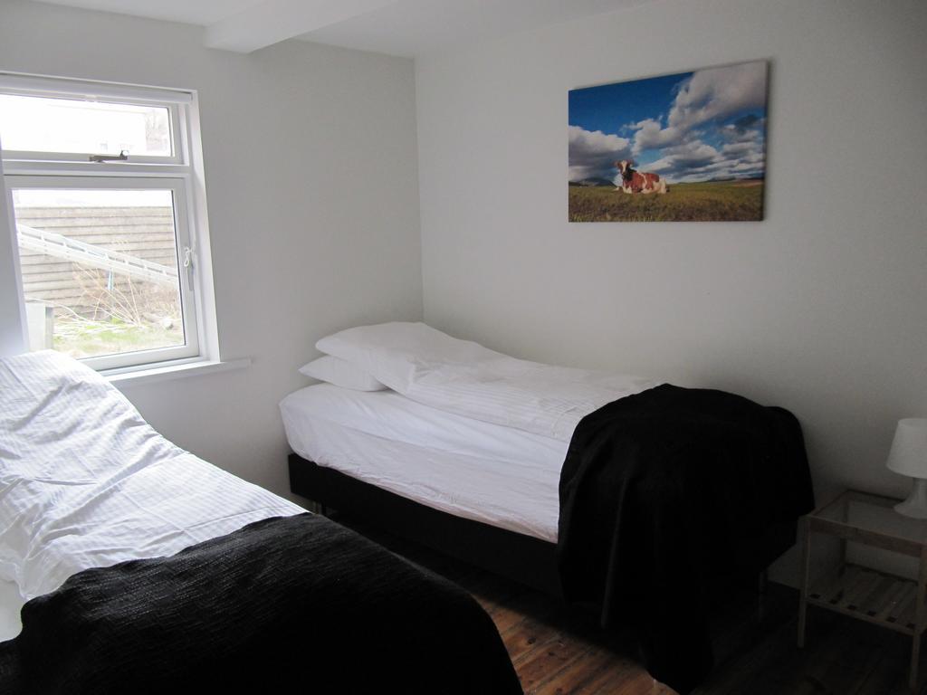 Grand-Inn Bar And Bed Saudarkrokur Room photo