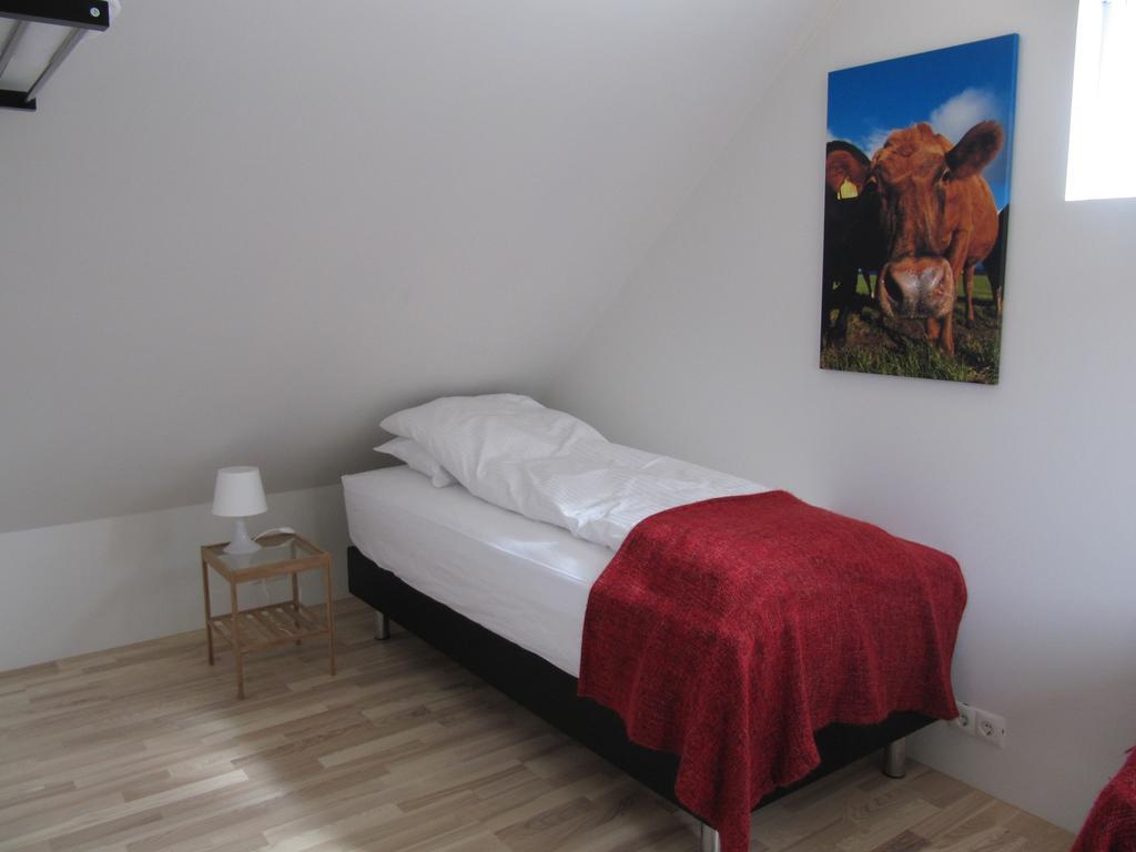 Grand-Inn Bar And Bed Saudarkrokur Room photo