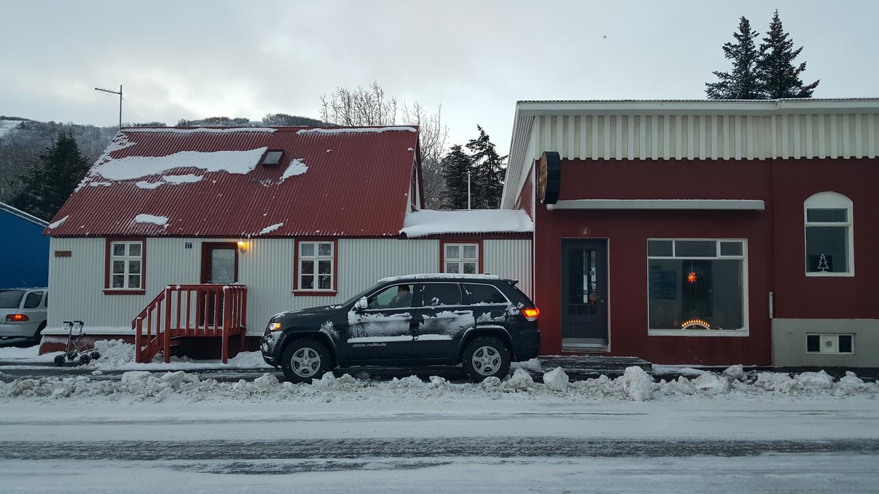 Grand-Inn Bar And Bed Saudarkrokur Exterior photo
